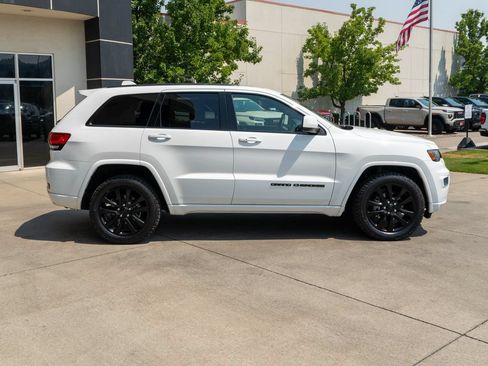 Used 2019 Jeep Grand Cherokee Altitude AWD/4WD image 8