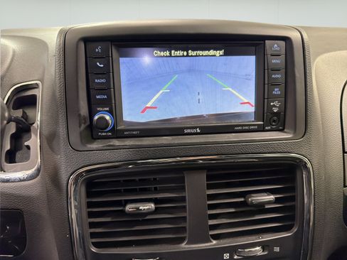 Used 2015 Dodge Grand Caravan SXT FWD image 19