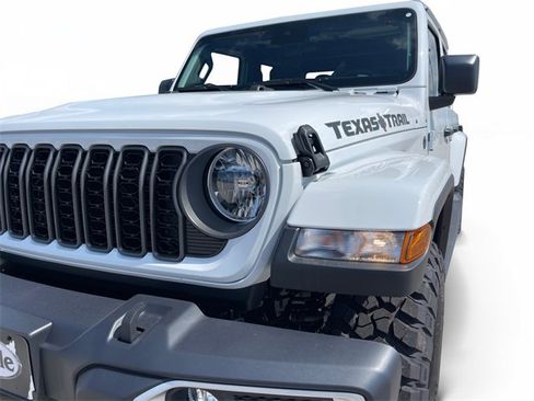 New 2025 Jeep Gladiator Sport image 16