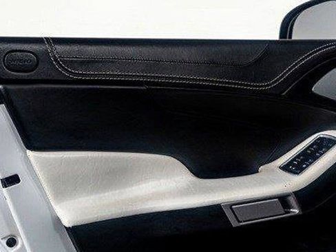 Used 2017 Aston Martin Vanquish S image 38