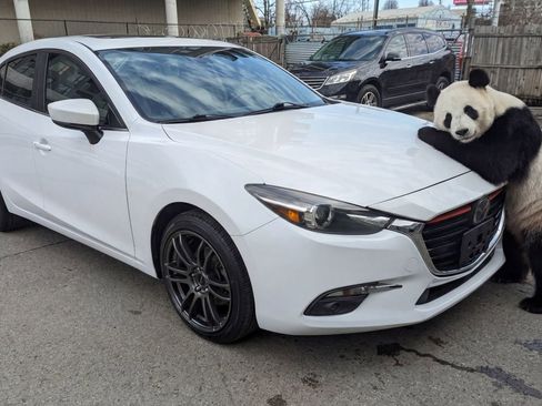 Used 2018 MAZDA MAZDA3 Grand Touring w/ Premium Equipment Package FWD image 1