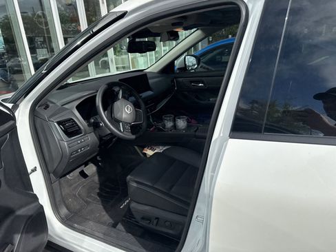 Used 2025 Nissan Rogue SL w/ SL Premium Package image 3