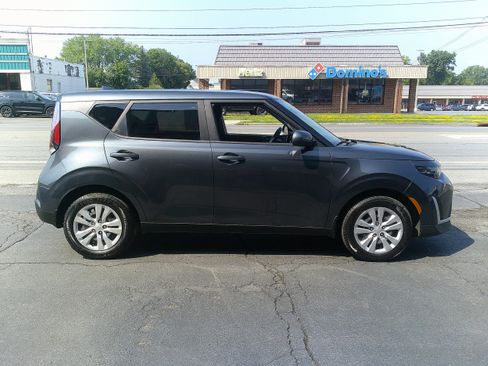 Used 2025 Kia Soul LX FWD image 5