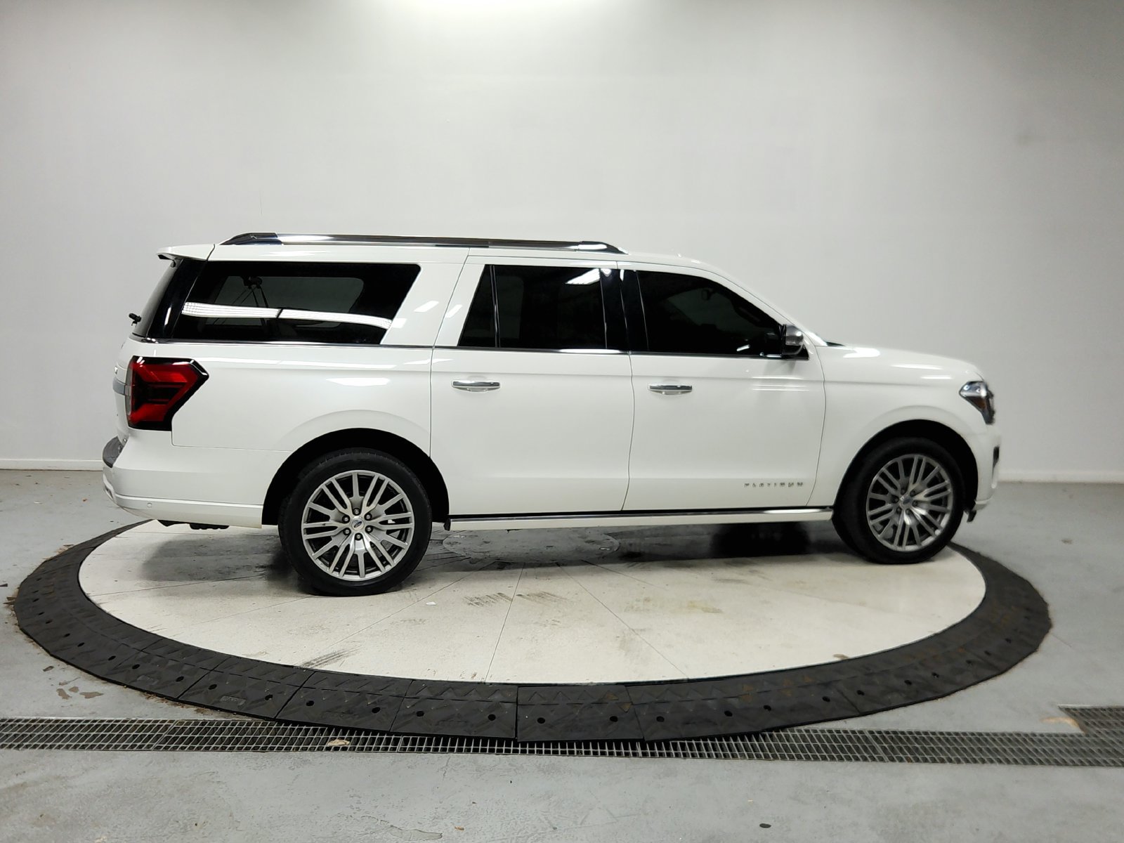 Used 2022 Ford Expedition Max Platinum AWD/4WD image 9