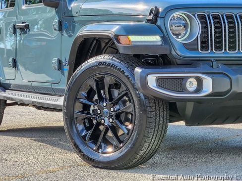 Used 2025 Jeep Wrangler Unlimited Sahara AWD/4WD image 5