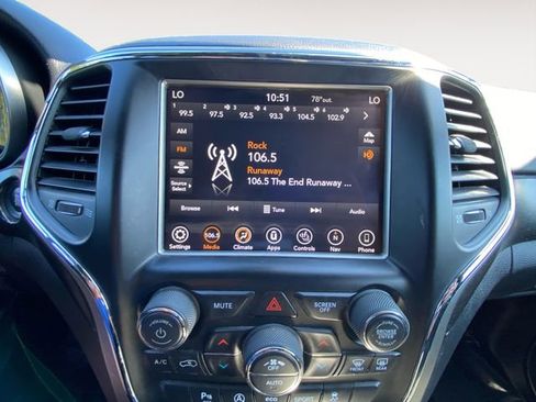 Used 2018 Jeep Grand Cherokee Altitude image 22