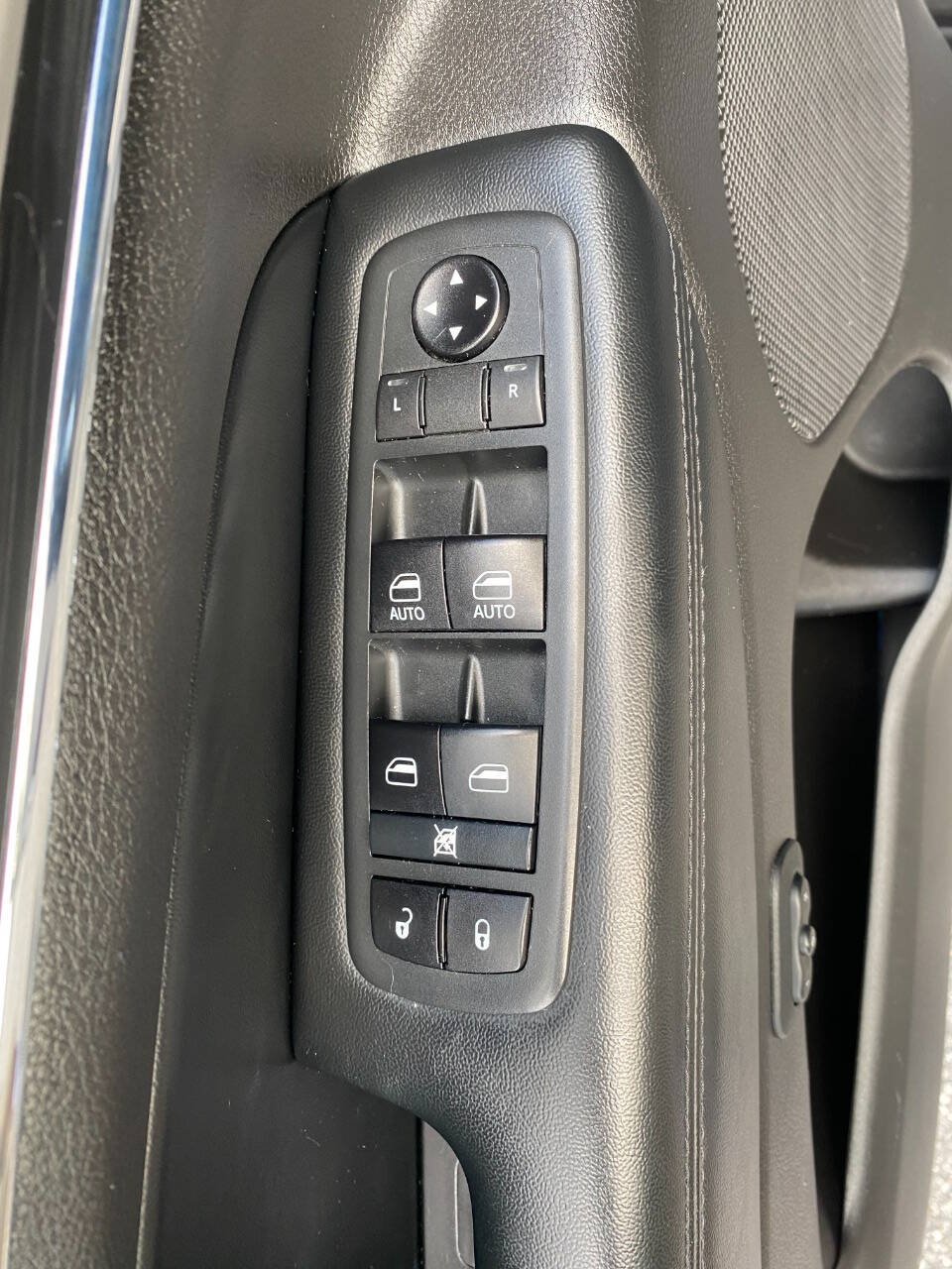 Used 2020 Jeep Grand Cherokee Limited w/ Luxury Group II AWD/4WD image 15
