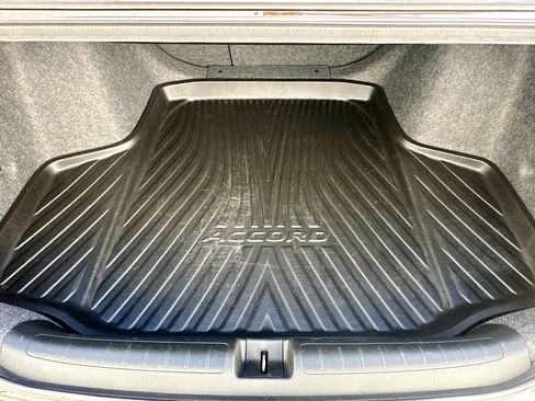 Used 2018 Honda Accord Touring image 29