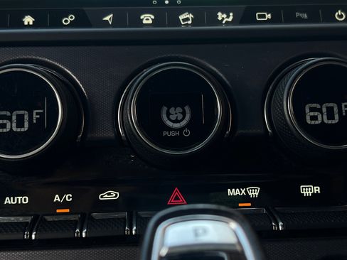 Used 2019 Jaguar F-TYPE Convertible image 31