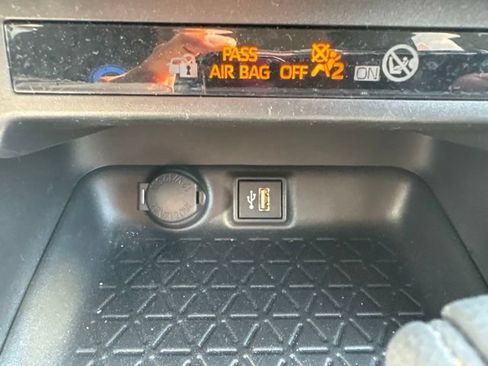 Used 2025 Toyota RAV4 XLE AWD/4WD image 18