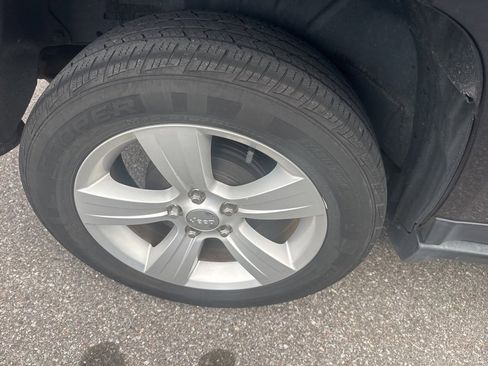 Used 2015 Jeep Compass High Altitude image 9