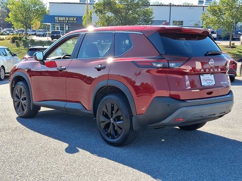 Used 2022 Nissan Rogue SV image 4