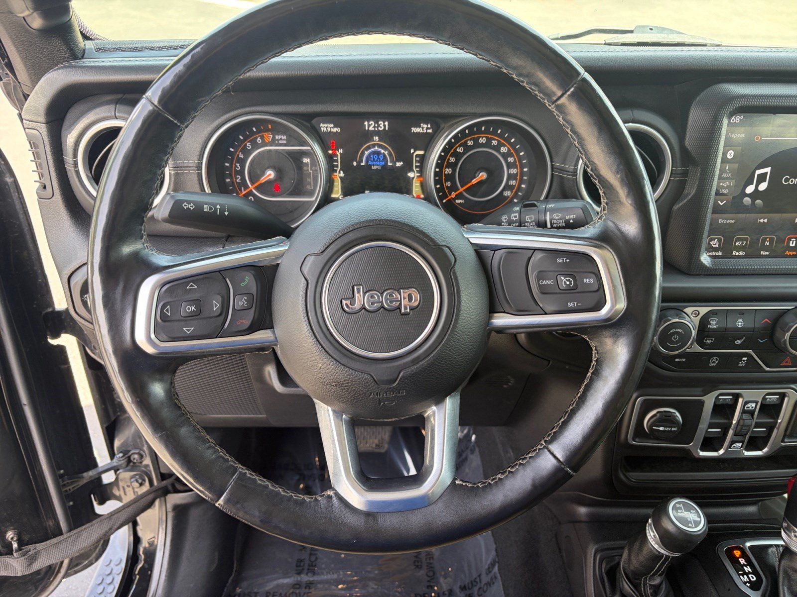 Used 2018 Jeep Wrangler Unlimited Sahara w/ Uconnect 4C Nav & Sound Group AWD/4WD image 12