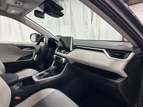 Used 2025 Toyota RAV4 XLE Premium image 60