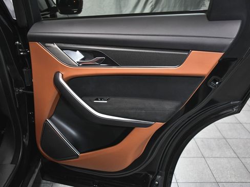 Used 2021 Jaguar F-PACE SVR image 15