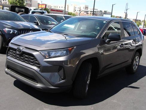 Used 2022 Toyota RAV4 LE w/ Carpet Mat Package (TMS) AWD/4WD image 4