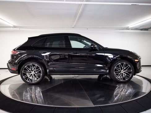 Certified 2026 Porsche Macan AWD/4WD image 8