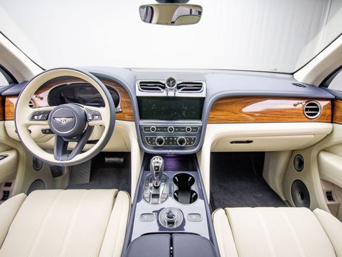 New 2025 Bentley Bentayga image 10