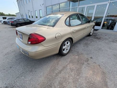 Used 2001 Ford Taurus SES FWD image 3