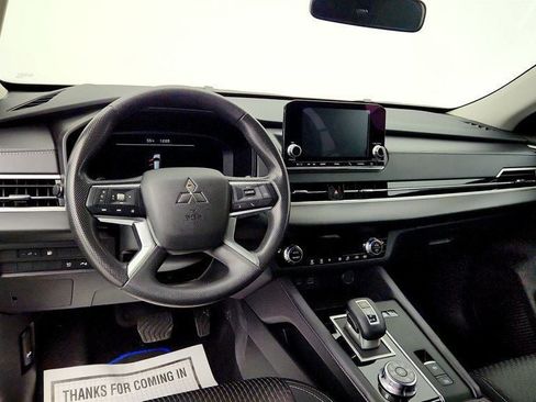 Used 2025 Mitsubishi Outlander ES AWD/4WD image 11