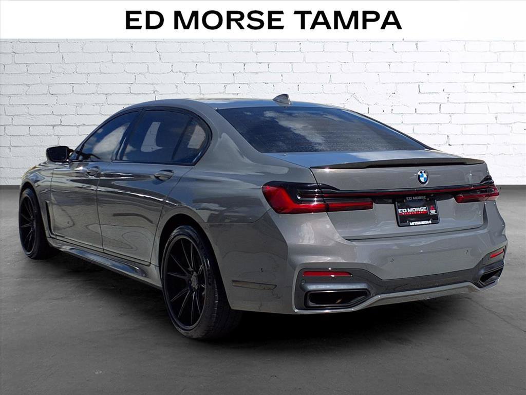 Used 2022 BMW 740i w/ M Sport Package RWD image 3