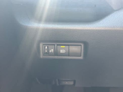 Used 2022 Toyota RAV4 LE FWD image 27