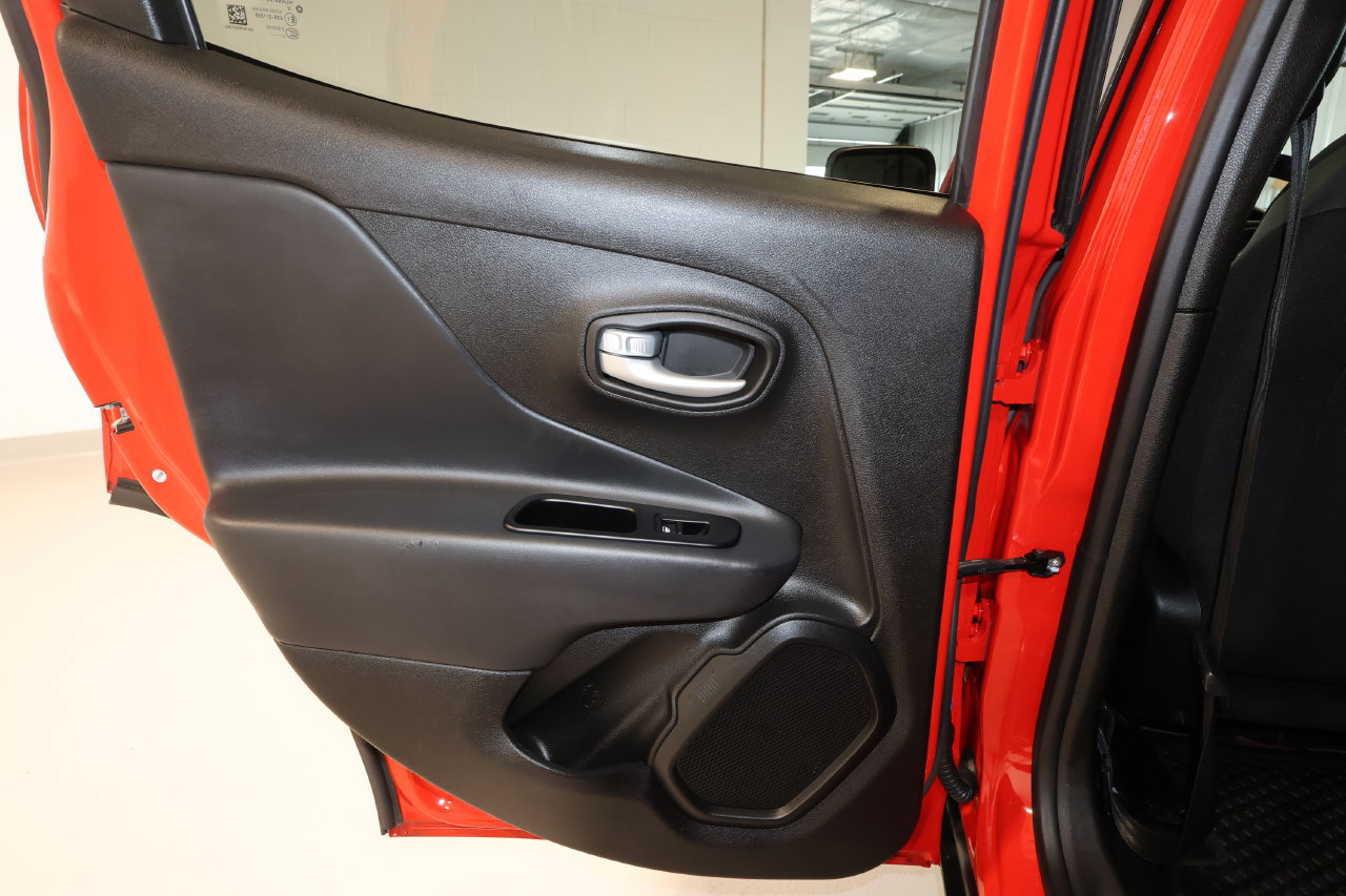 Used 2023 Jeep Renegade Latitude AWD/4WD image 21