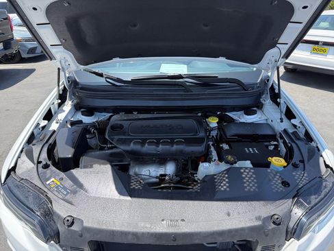 Used 2023 Jeep Cherokee Altitude Lux image 20