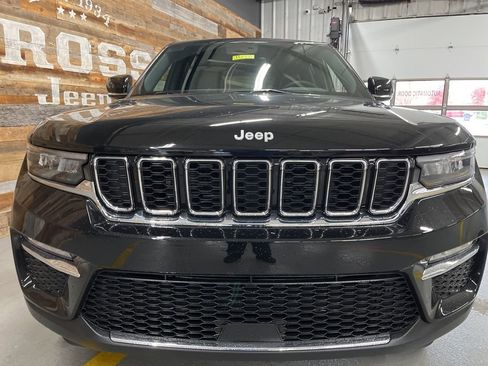 New 2025 Jeep Grand Cherokee Limited image 9