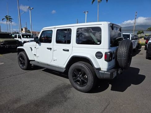 Used 2022 Jeep Wrangler Unlimited Sahara AWD/4WD image 3