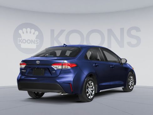 Used 2025 Toyota Corolla LE FWD image 2