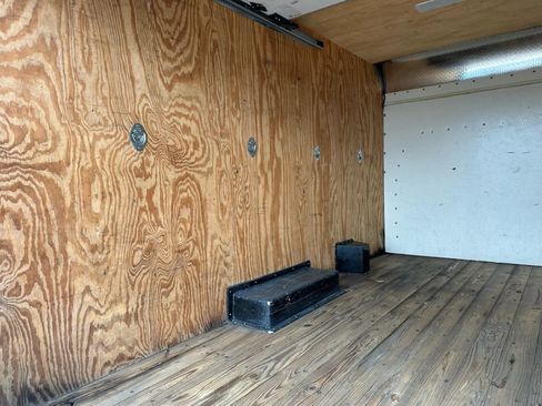 Used 2018 Chevrolet Express 3500 w/ Driver Convenience Package RWD image 6