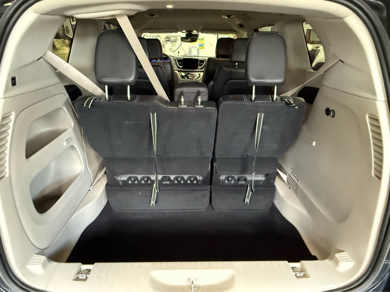 Used 2022 Chrysler Pacifica Touring-L FWD image 22