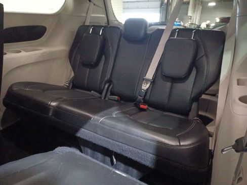 Used 2024 Chrysler Pacifica Select image 25