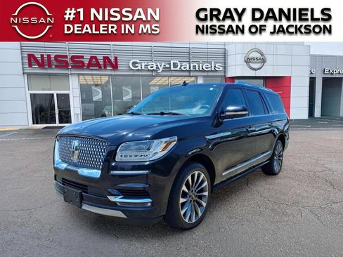 Used 2019 Lincoln Navigator L Select RWD image 3