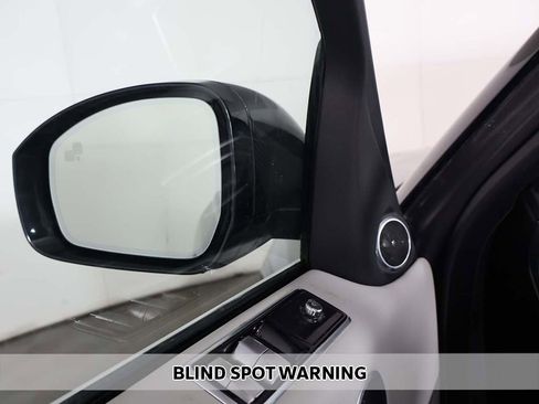 Used 2022 Land Rover Range Rover Sport SVR image 9