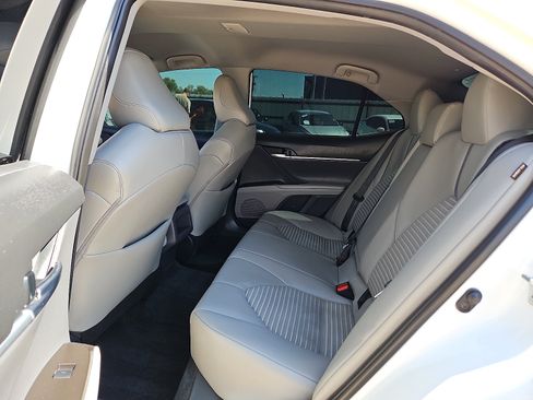 Used 2022 Toyota Camry SE FWD image 8