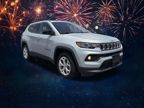 Used 2024 Jeep Compass Latitude AWD/4WD image 24