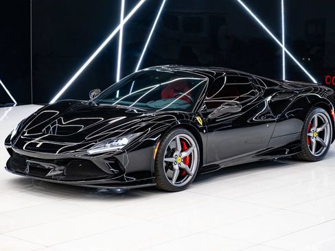 Used 2023 Ferrari F8 Tributo RWD image 21