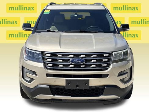 Used 2017 Ford Explorer XLT w/ Equipment Group 202A image 14
