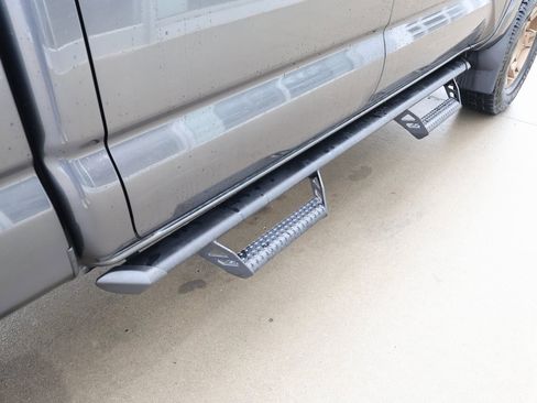 Used 2019 Toyota Tacoma TRD Sport w/ Technology Package image 32