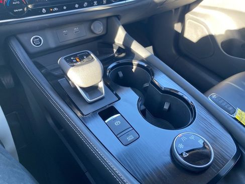 Used 2023 Nissan Rogue SL image 34