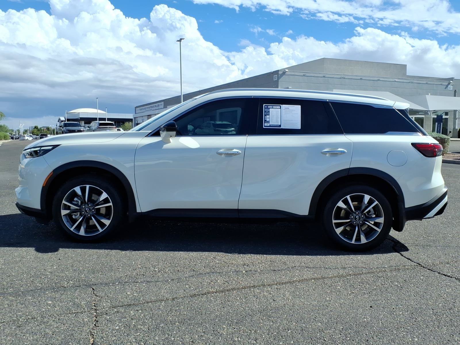Used 2025 INFINITI QX60 Luxe w/ Vision Package FWD image 4