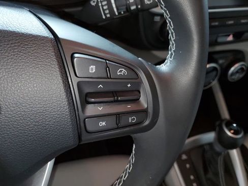 Used 2024 Hyundai Venue SEL image 15