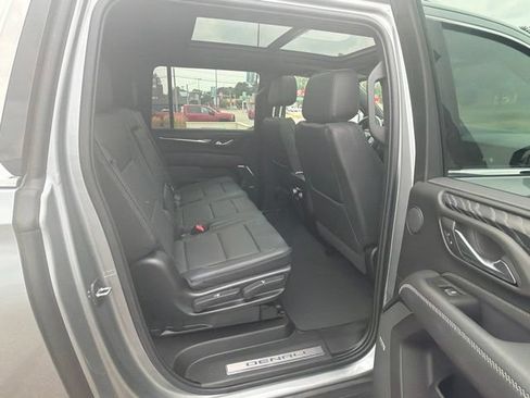 Used 2023 GMC Yukon XL Denali AWD/4WD image 12