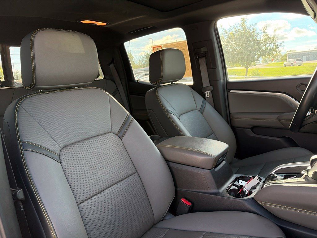Used 2025 Chevrolet Colorado ZR2 w/ Technology Package AWD/4WD image 30