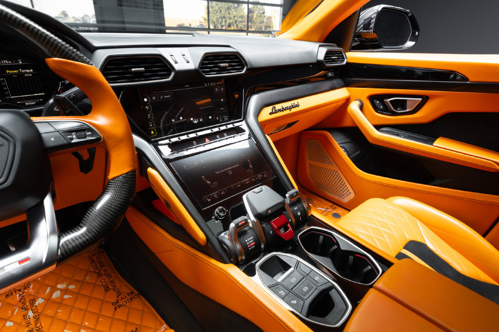 Used 2022 Lamborghini Urus AWD/4WD image 45