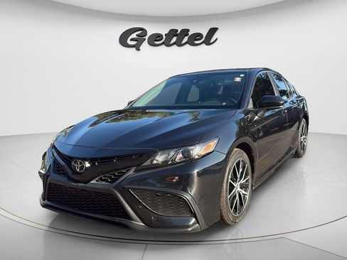 Used 2021 Toyota Camry SE FWD image 1