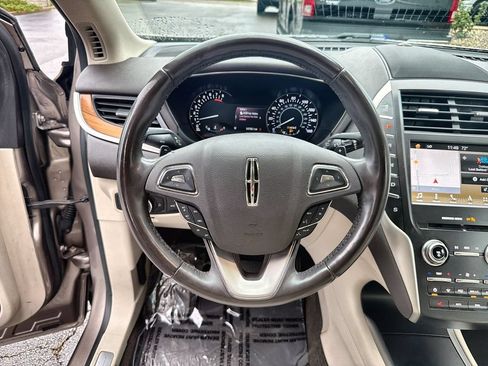 Used 2019 Lincoln MKC Select w/ Select Plus Package AWD/4WD image 11