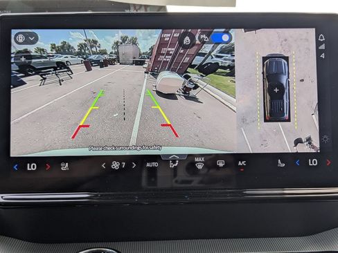 Used 2025 Ford Expedition Active AWD/4WD image 31